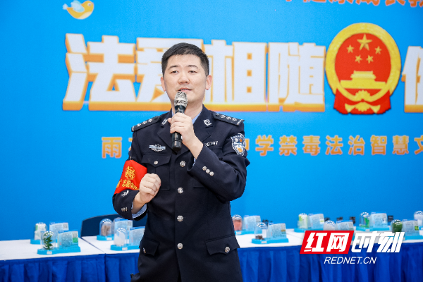 覃敏.jpg